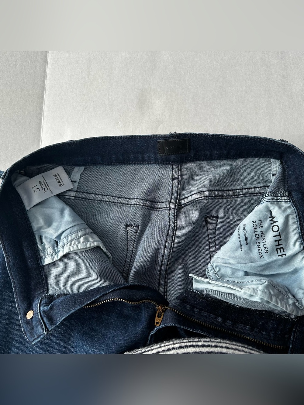 MOTHER The Hustler Roller Sneak Wide Leg Jeans Sz 31 🖤 Mint Condition Wash - Picture 3 of 9